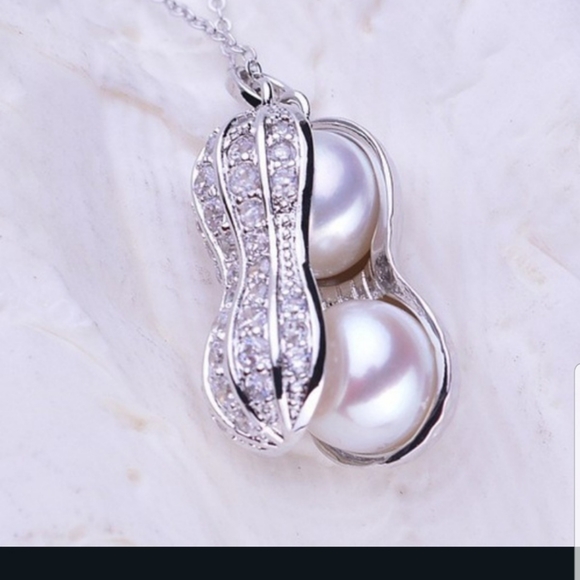 🥜🥜Pretty Peanut Necklace with Freshwater Pearls inside in SILVER Plating - Picture 1 of 15